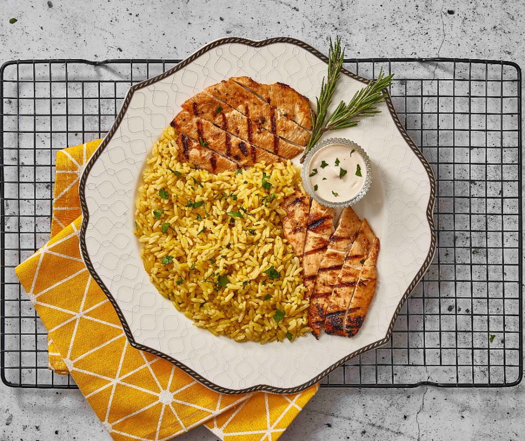 دجاج مشوي بالأرز والصوص الأبيض