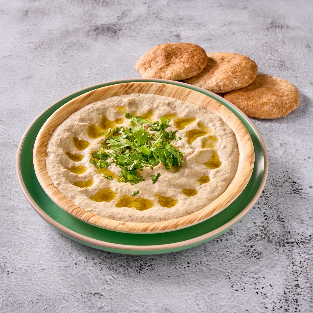 حمص بالطحينة والعيش البلدي