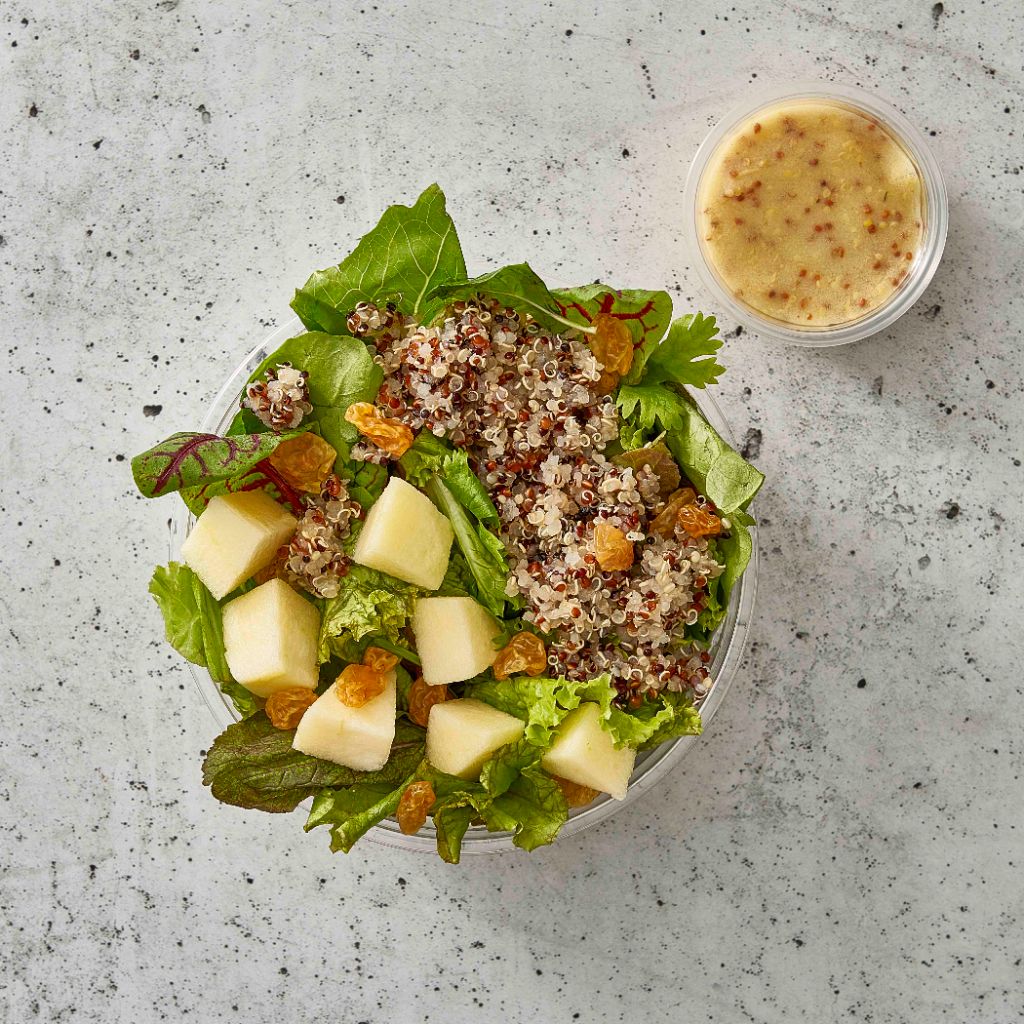 سلطة الكينوا بالفواكه المجففة