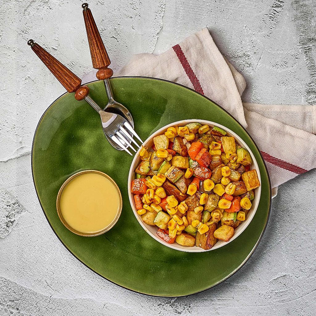 سلطة الخضار المشوية بالذرة